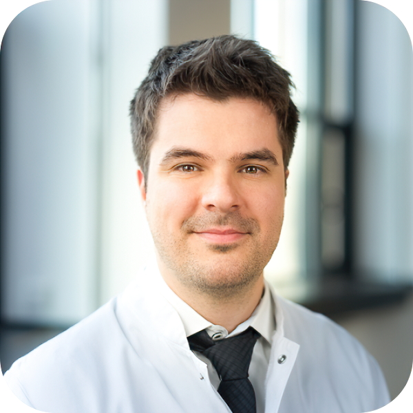 junger Arzt mit dunkler Krawatte, Radiologie Unimedizin Rostock