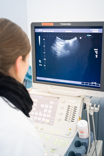 Ultraschallgerät mit Ultraschallbild am Standort der Radiologie Rostock
