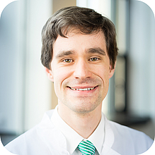Arzt mit grüner Krawatte, Radiologie Unimedizin Rostock